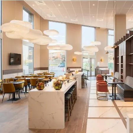 Mercure St Germain En Laye Hotel 4*